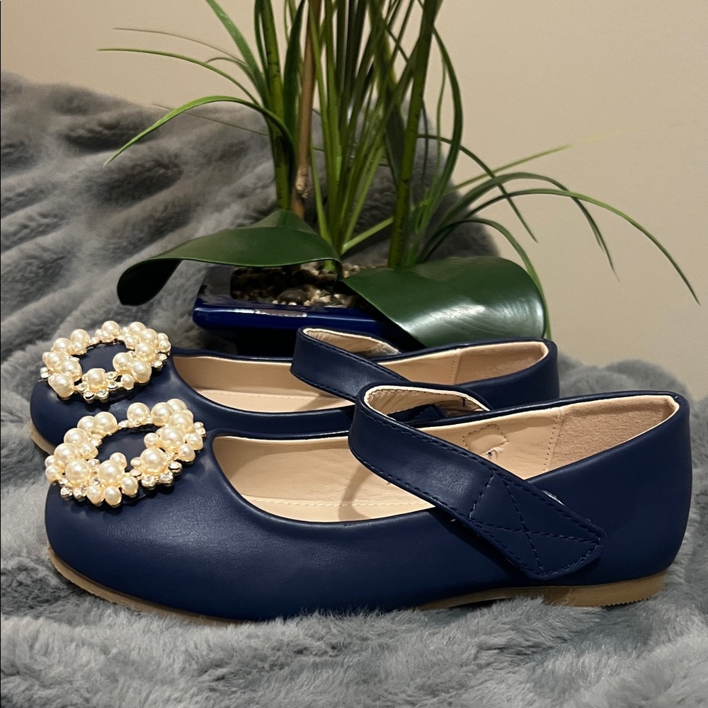 Coutgo Toddler Dress Shoes with Pearl Accents NIB retail $40 - Picture 5 of 7